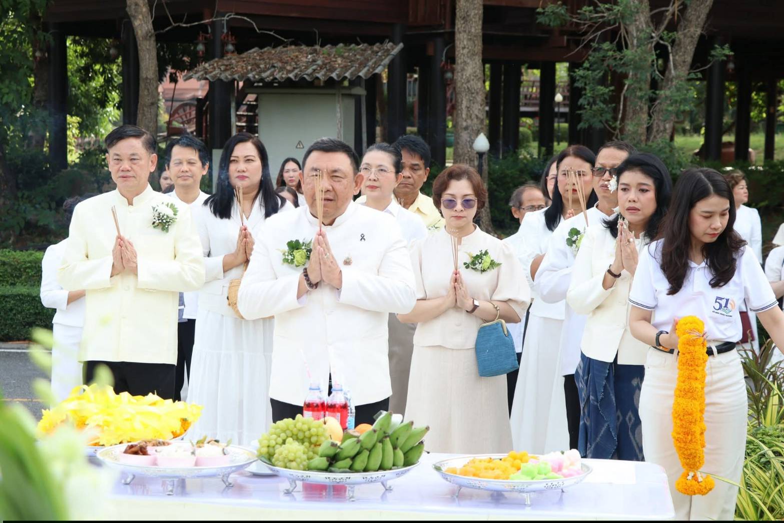 title - ศูนย์ส่งเสริมและพัฒนาอาชีพเสริมนอกภาคการเกษตร โดย สำนักงานการปฏิรูปที่ดินเพื่อเกษตรกรรม จัดโครงการพัฒนาบุคลากรเพื่อเพิ่มประสิทธิภาพการดำเนินงานด้านศิลปหัตถกรรม กิจกรรมไหว้ครูช่าง ณ ชั้น 2 อาคารพระมิ่งขวัญ ศูนย์ส่งเสริมและพัฒนาอาชีพเสริมนอกภาคการเกษตร (ศูนย์ศิลปาชีพบางไทรฯ (เดิม))